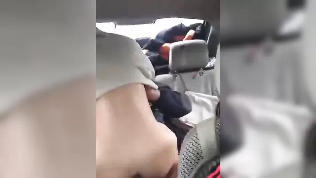 Казах снял секс друзей в машине